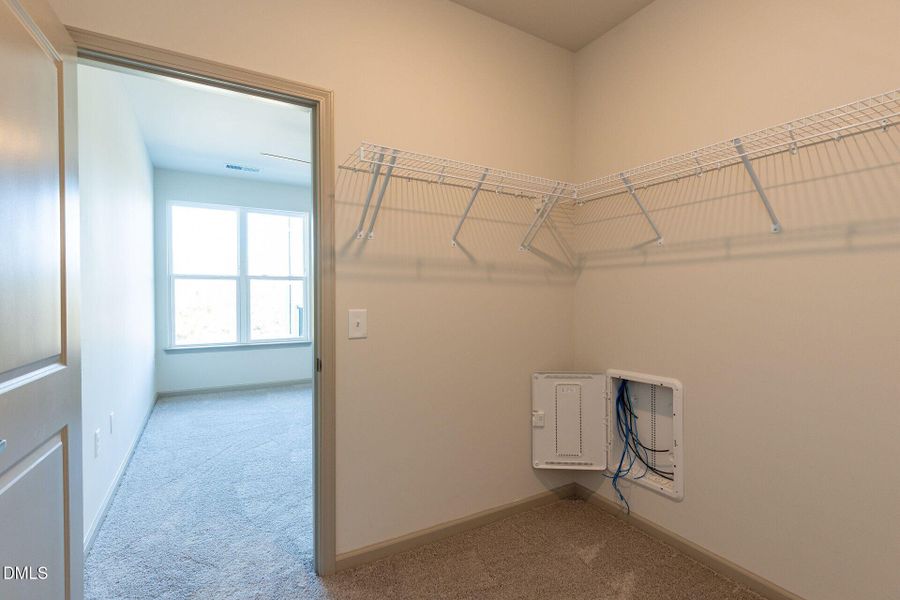 024-1920x1080-main-bedroom-closet