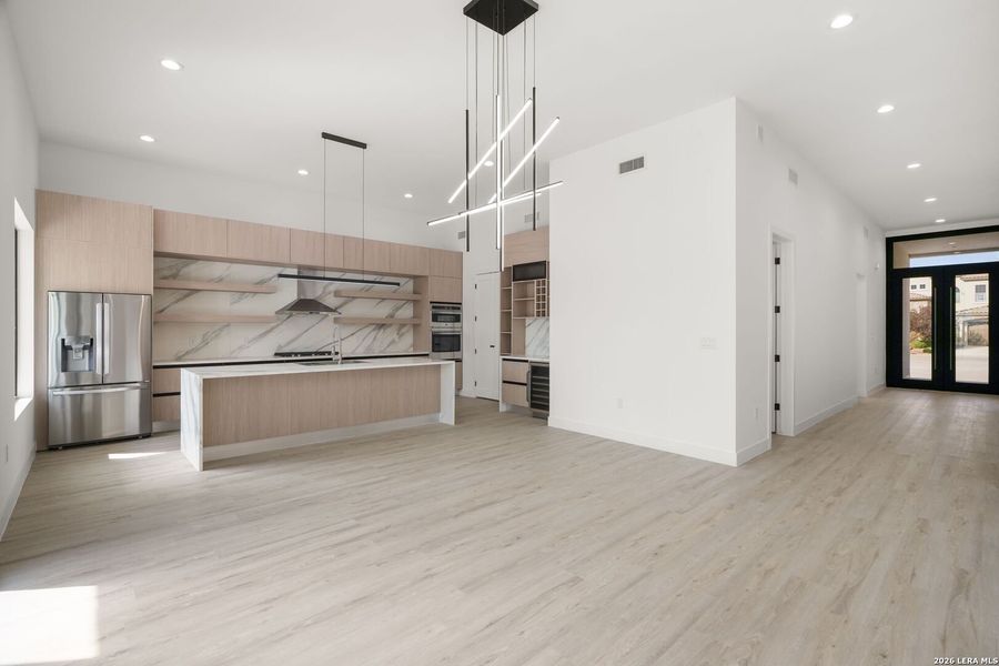 Spacious, unfurnished interior of a new home in , El Paso (Image 52).