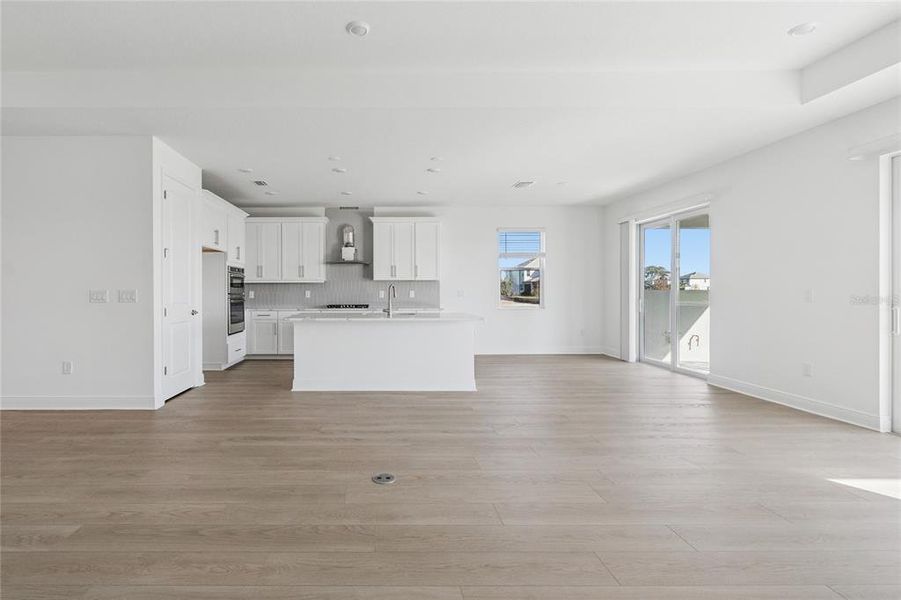 Spacious, unfurnished interior of a new home in Hawkstone, Sarasota (Image 16).