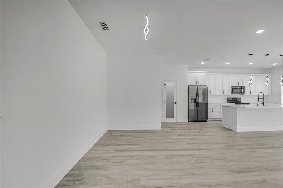 Spacious, unfurnished interior of a new home in , St. Cloud (Image 34).