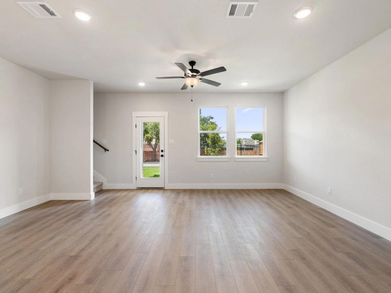 Spacious, unfurnished interior of a new home in Lake Park Villas, Wylie (Image 17). Spacious, unfurnished interior of a new home in Lake Park Villas, Wylie (Image 17).