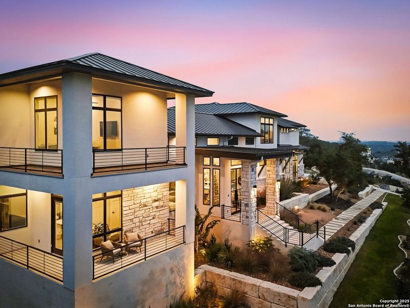 Exterior details and patio area of a home in , San Antonio (Image 40).
