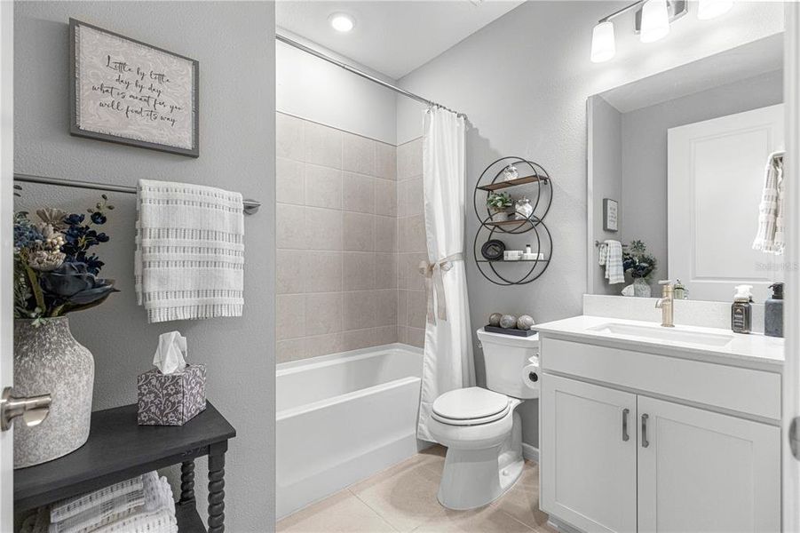 Furnished interior view inside a new home in Del Webb Stone Creek, Ocala (Image 18).