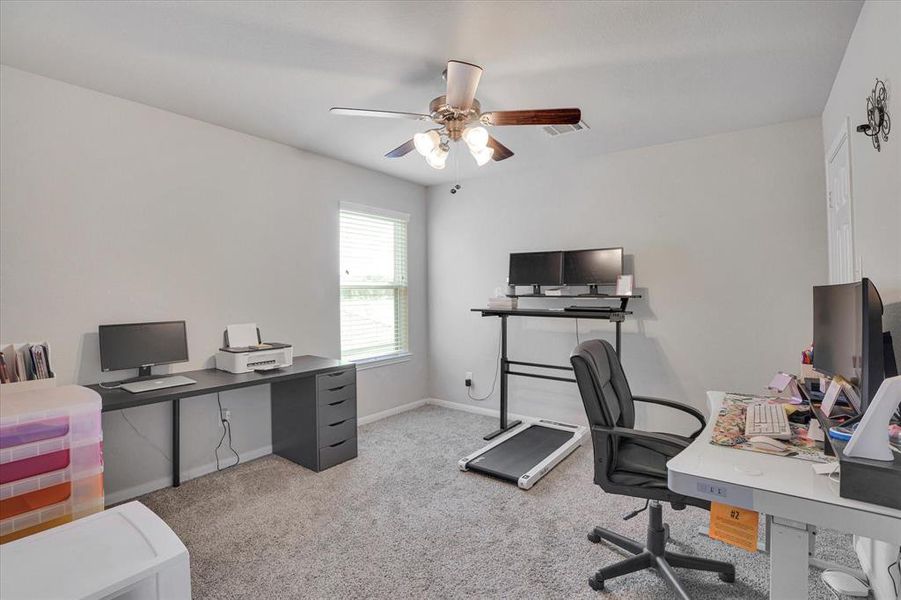 Versatile guest room.