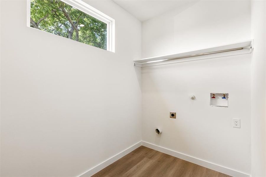 Spacious, unfurnished interior of a new home in , Dallas (Image 29).