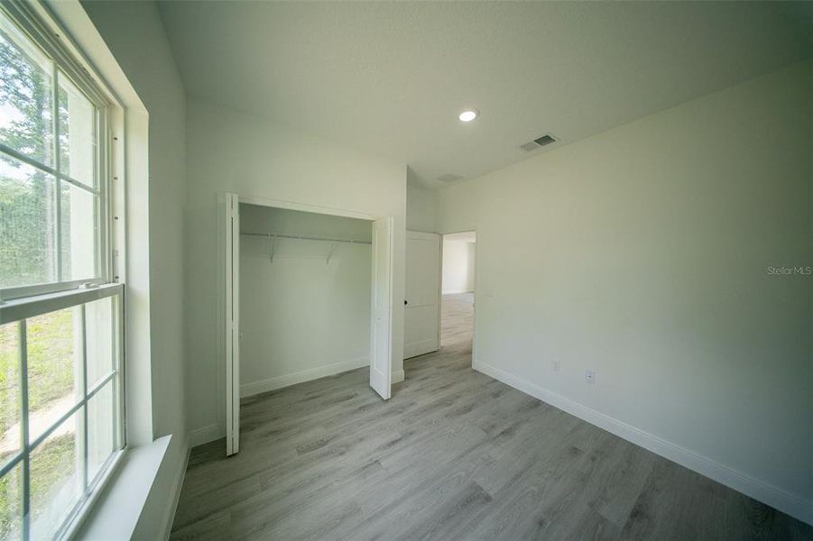 Spacious, unfurnished interior of a new home in , Ocala (Image 13).