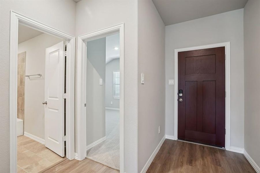 Spacious, unfurnished interior of a new home in Stonehaven, Seagoville (Image 19). Spacious, unfurnished interior of a new home in Stonehaven, Seagoville (Image 19).