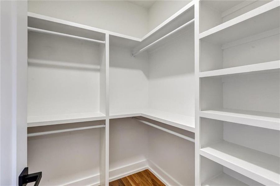 Spacious, unfurnished interior of a new home in , Gainesville (Image 43).