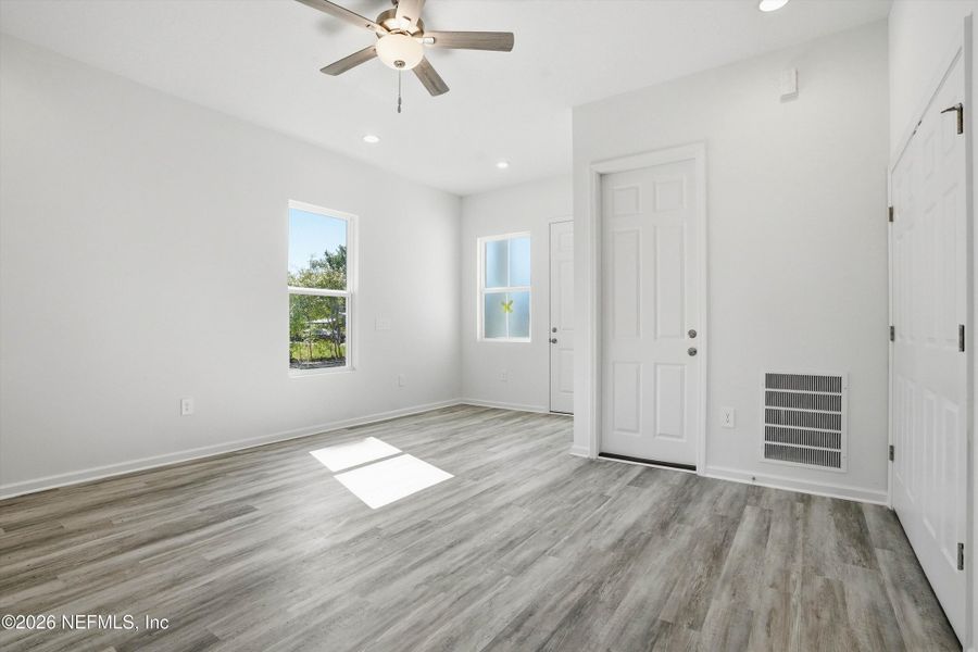 Spacious, unfurnished interior of a new home in , Jacksonville (Image 21).