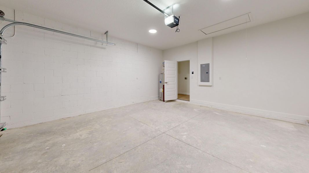 8050-97th-Ct-Vero-Beach-FL-32967-Garage