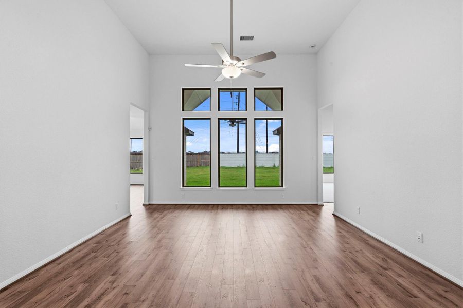 Spacious, unfurnished interior of a new home in , Texas City (Image 15).