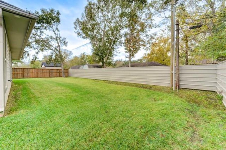 Exterior details and patio area of a home in , League City (Image 21). Exterior details and patio area of a home in , League City (Image 21).