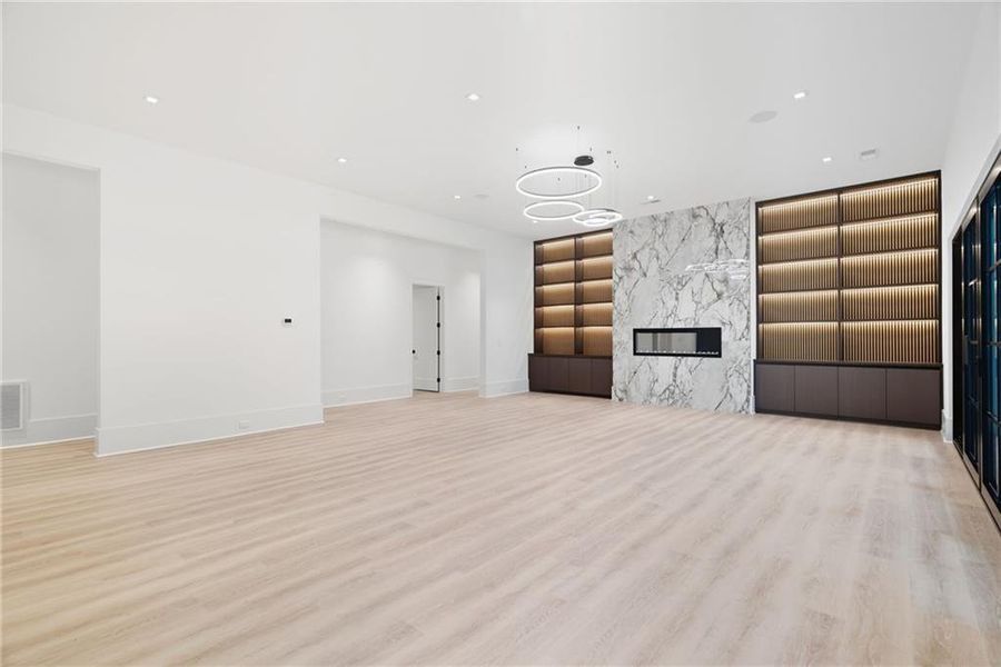 Spacious, unfurnished interior of a new home in , Alpharetta (Image 53).