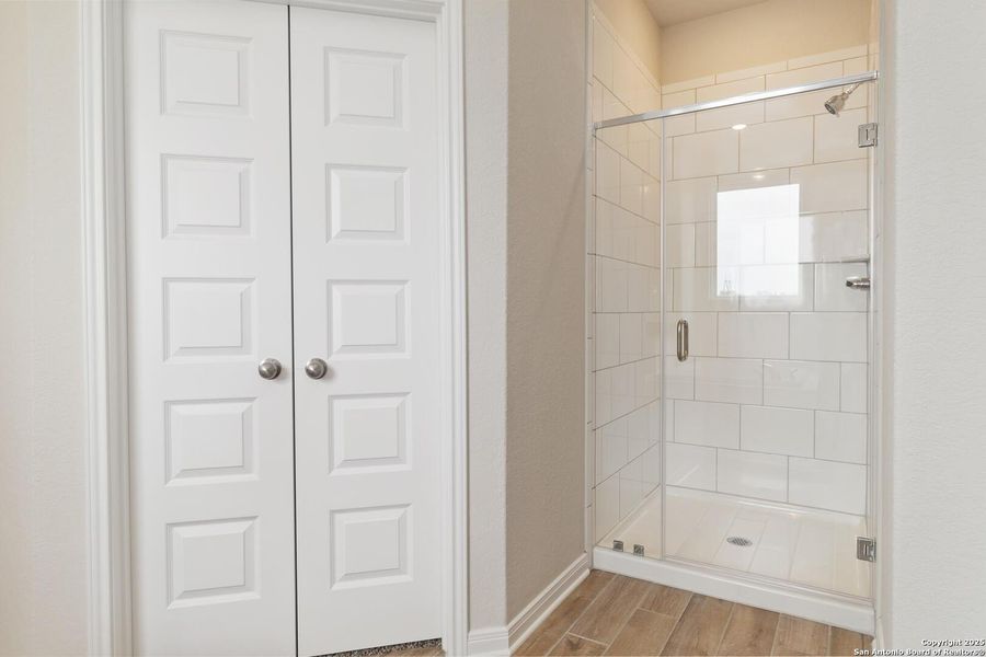 Spacious, unfurnished interior of a new home in Lonesome Dove, San Antonio (Image 14).