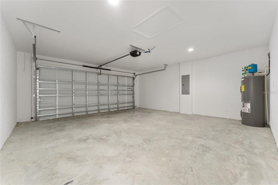Spacious, unfurnished interior of a new home in , Silver Springs (Image 32).