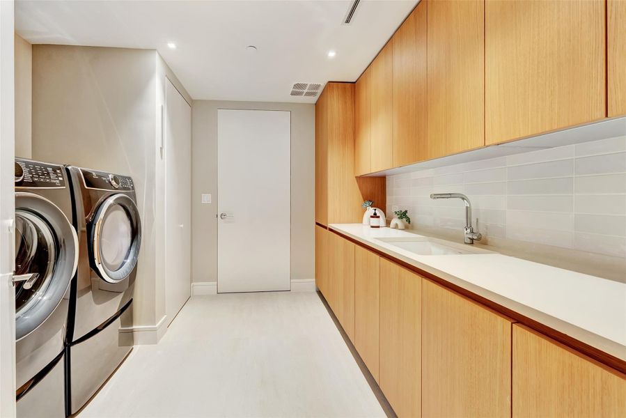 Furnished interior view inside a new home in , Fort Lauderdale (Image 54).