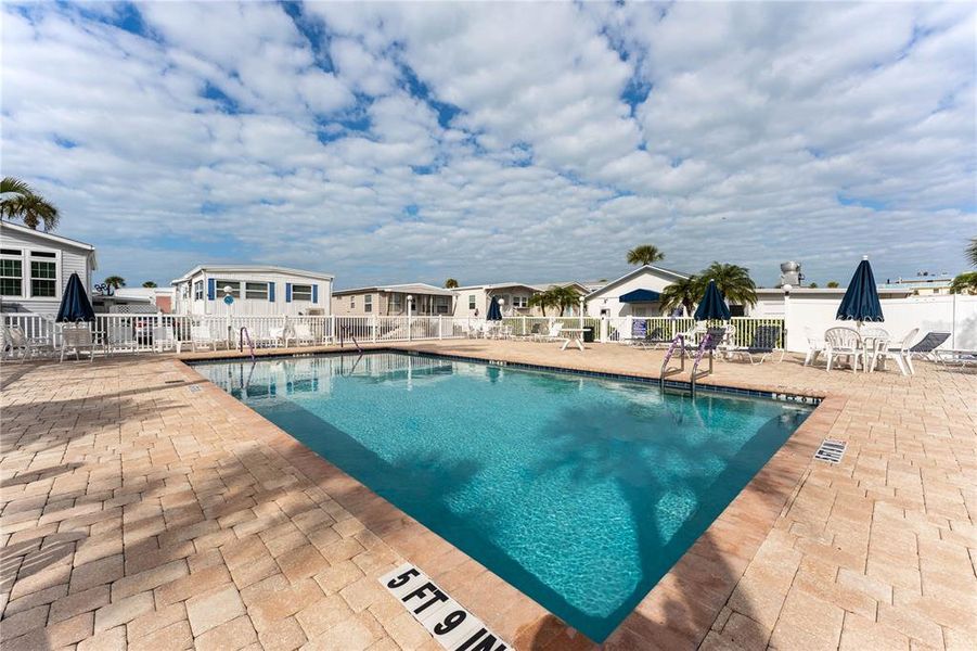 Community amenities in , Longboat Key (Image 24).