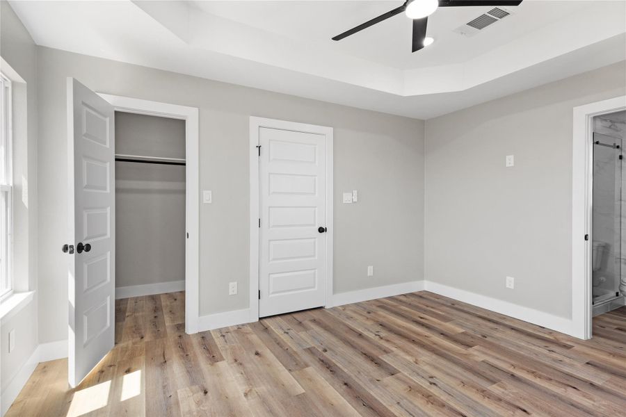 Spacious, unfurnished interior of a new home in , San Leon (Image 13).