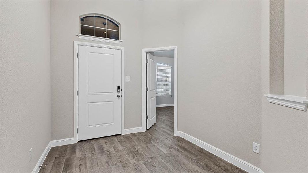 Spacious, unfurnished interior of a new home in Lakeview Pointe, Grand Prairie (Image 32).