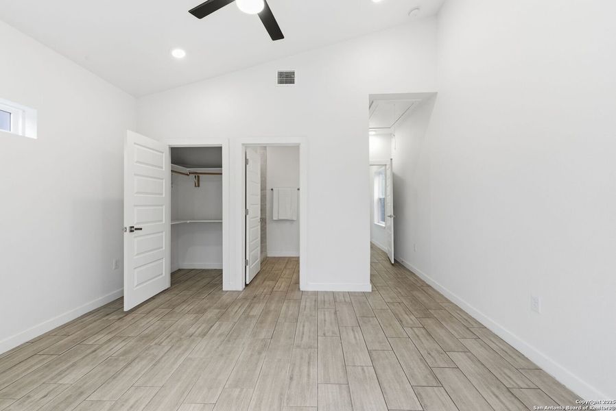Spacious, unfurnished interior of a new home in , San Antonio (Image 21).
