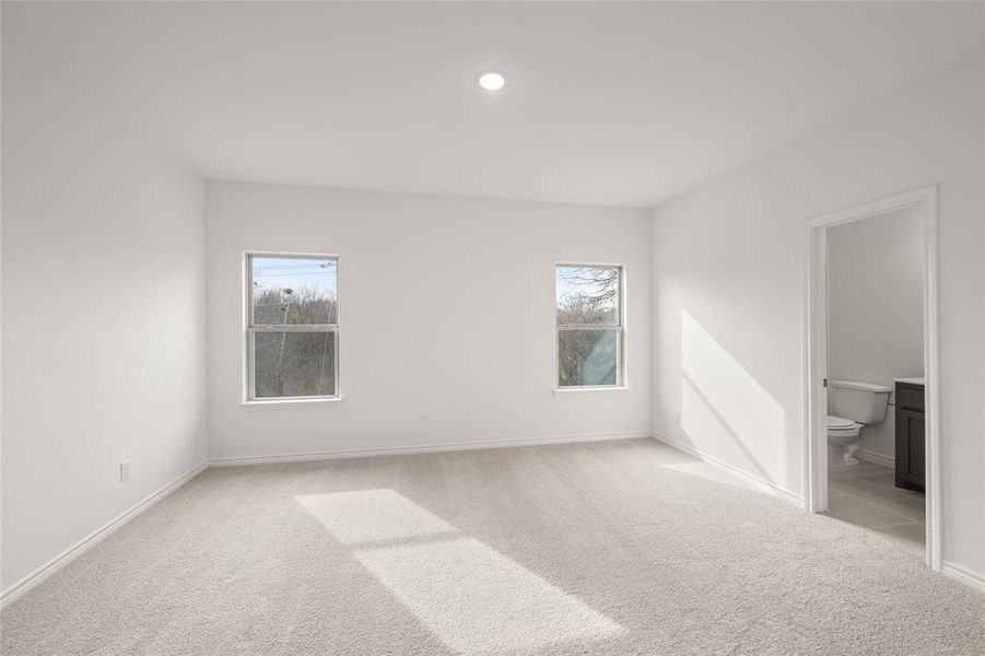 Spacious, unfurnished interior of a new home in Hidden Vistas, Burleson (Image 21).