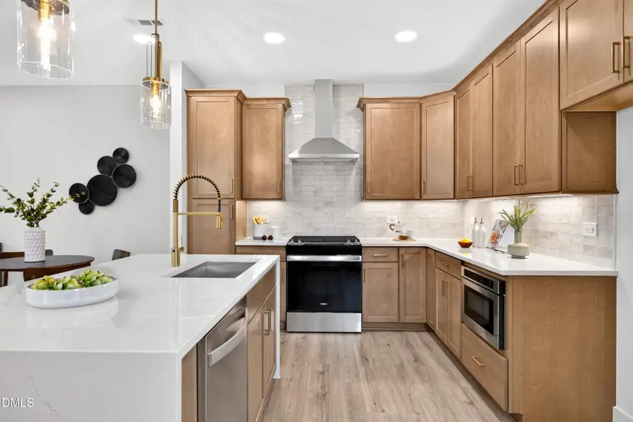Kitchen Range & Blackspash (Model Home) Kitchen Range & Blackspash (Model Home)