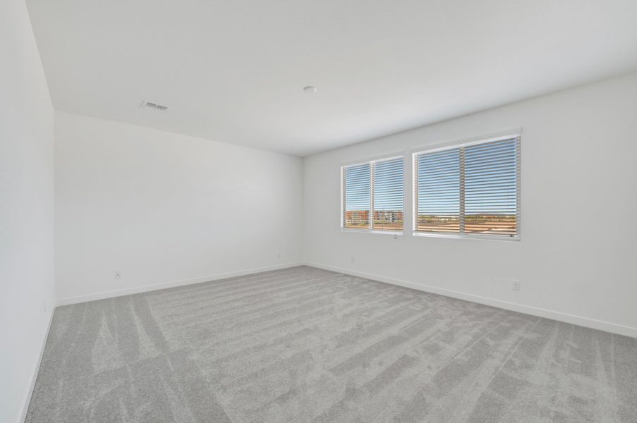 Spacious, unfurnished interior of a new home in Terraza, San Tan Valley (Image 37).