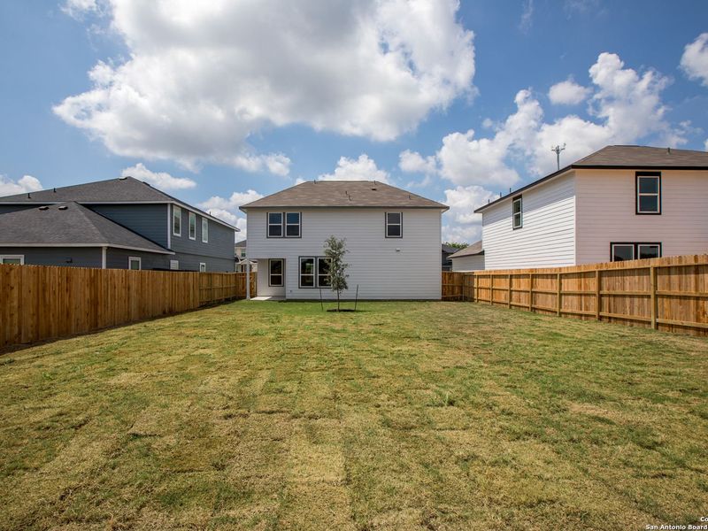 Exterior details and patio area of a home in Hannah Heights, Seguin (Image 19).