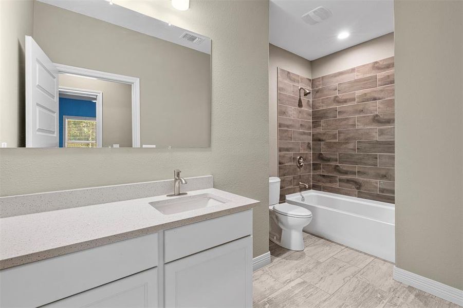 Furnished interior view inside a new home in , Corsicana (Image 7).