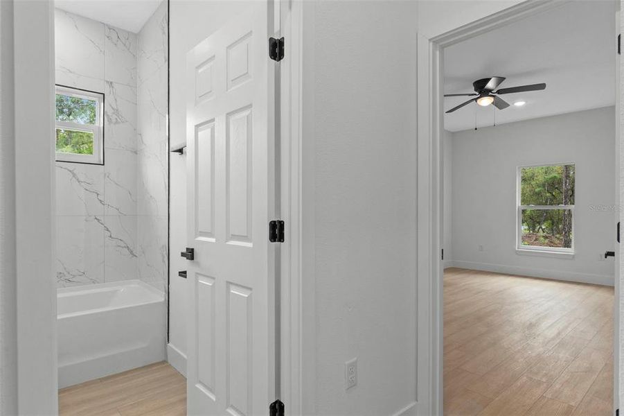 Spacious, unfurnished interior of a new home in , Citrus Springs (Image 14).