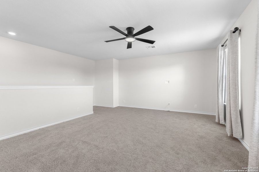 Spacious, unfurnished interior of a new home in Brookstone Creek, San Antonio (Image 14).