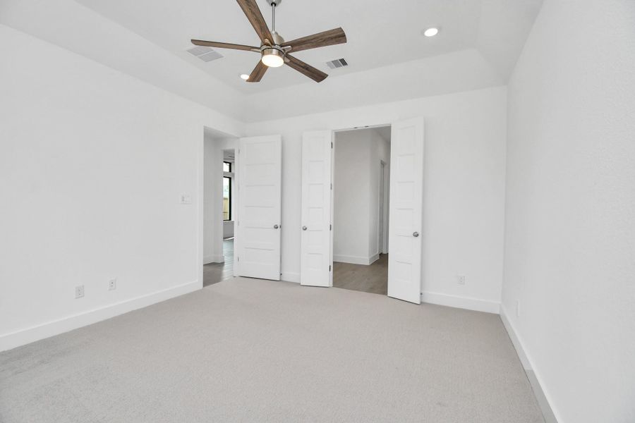 Spacious, unfurnished interior of a new home in Arabella on the Prairie: Signature Collection, Richmond (Image 13).