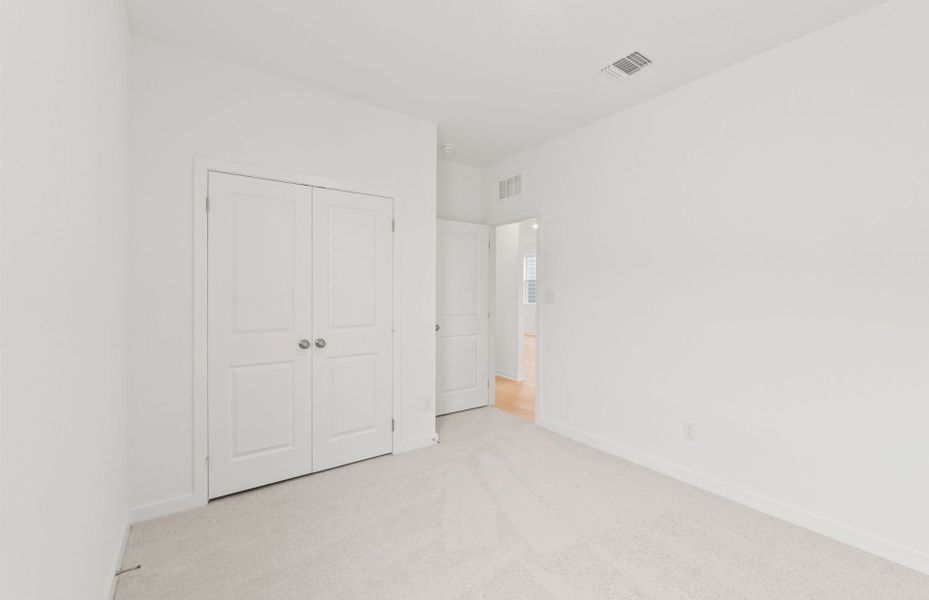Spacious, unfurnished interior of a new home in Larson Crossing, Elgin (Image 23).