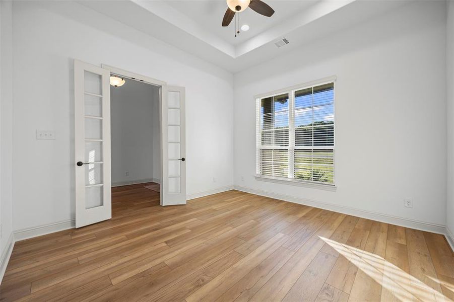 Spacious, unfurnished interior of a new home in Tuscan Estates (1 Acre Lots), Waxahachie (Image 28). Spacious, unfurnished interior of a new home in Tuscan Estates (1 Acre Lots), Waxahachie (Image 28).