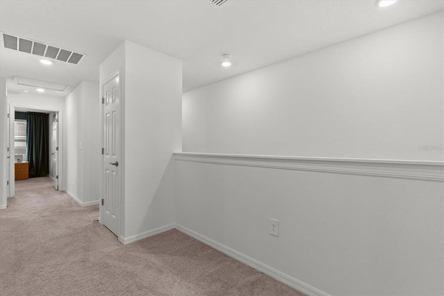 Spacious, unfurnished interior of a new home in , Sarasota (Image 21).