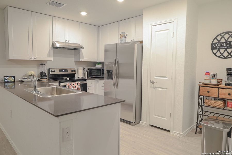 Furnished interior view inside a new home in Mission del Lago, San Antonio (Image 3). Furnished interior view inside a new home in Mission del Lago, San Antonio (Image 3).