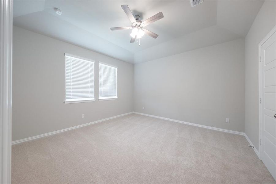 Spacious, unfurnished interior of a new home in Lake Pointe: Lake Pointe at Paloma Creek, Little Elm (Image 14).