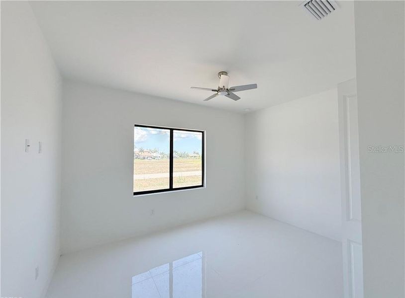 Spacious, unfurnished interior of a new home in , Cape Coral (Image 26).