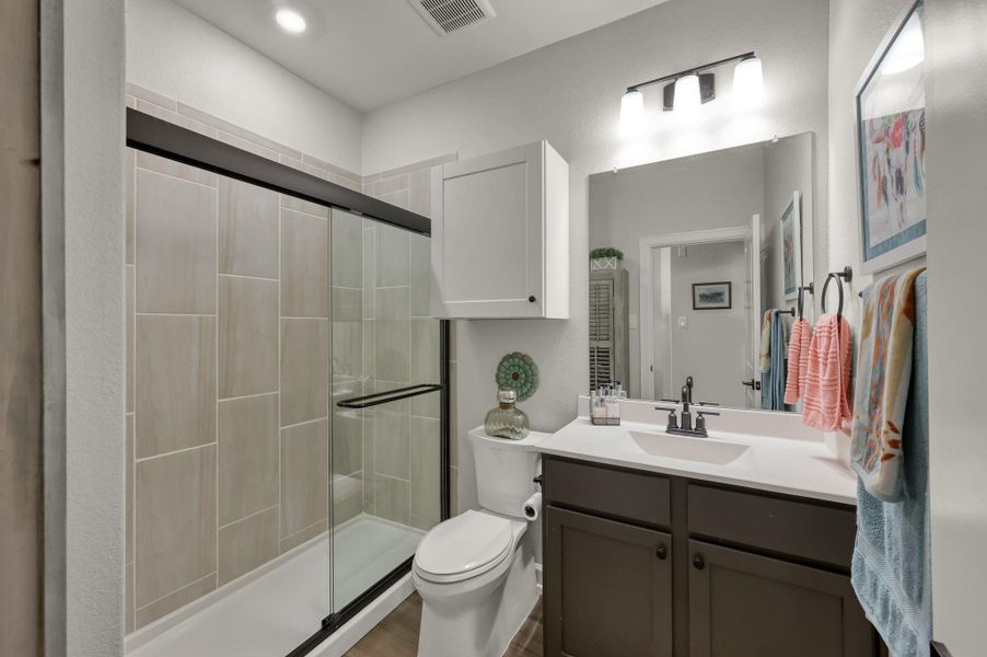 Modern Walk-In Shower – Secondary bathroom upgraded from a tub/shower combination to a spacious walk-inshower for a more luxurious feel. Modern Walk-In Shower – Secondary bathroom upgraded from a tub/shower combination to a spacious walk-inshower for a more luxurious feel.