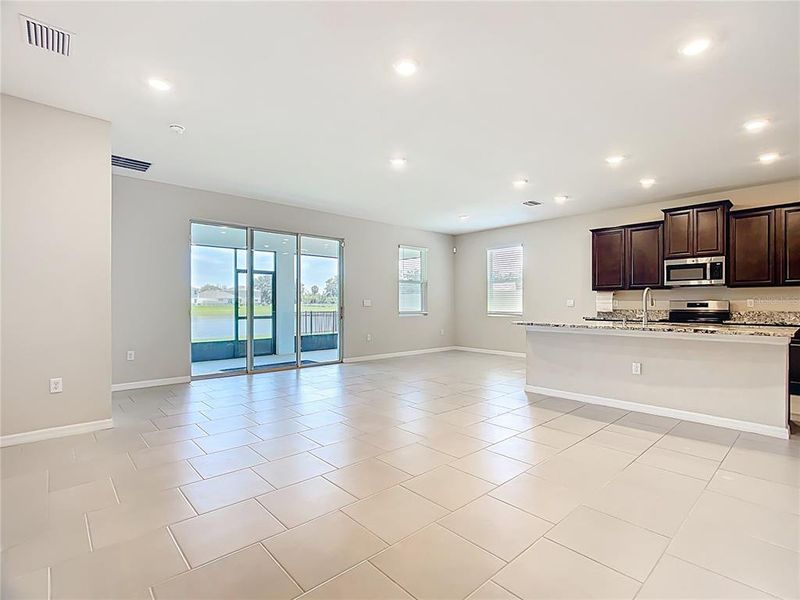 Spacious, unfurnished interior of a new home in Farm at Varrea Villas, Plant City (Image 43). Spacious, unfurnished interior of a new home in Farm at Varrea Villas, Plant City (Image 43).