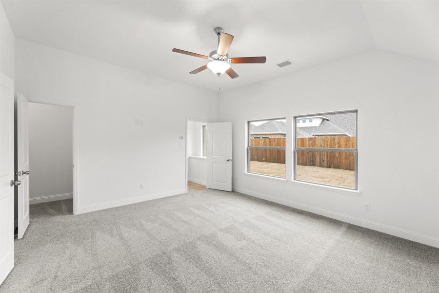 Spacious, unfurnished interior of a new home in Creekview Meadows, Pilot Point (Image 22).