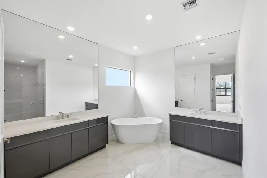 52-print-10140-royal-ascot-avenue