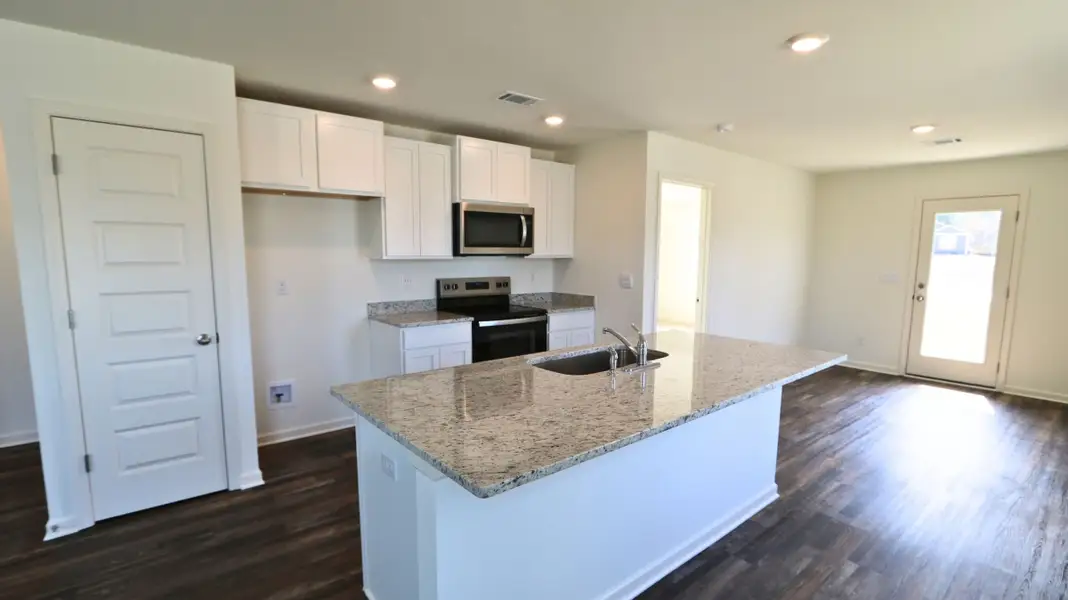 Furnished interior view inside a new home in Liberty, Panama City (Image 3).