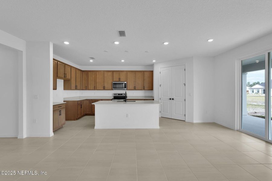 Furnished interior view inside a new home in Hyland Trail, Green Cove Springs (Image 5).