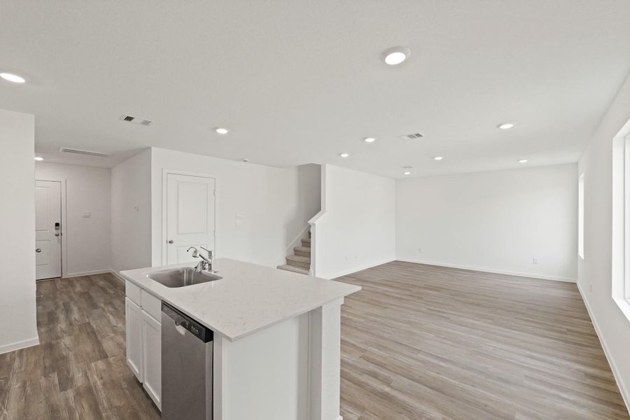 Spacious, unfurnished interior of a new home in Lexington Heights, Willis (Image 9).