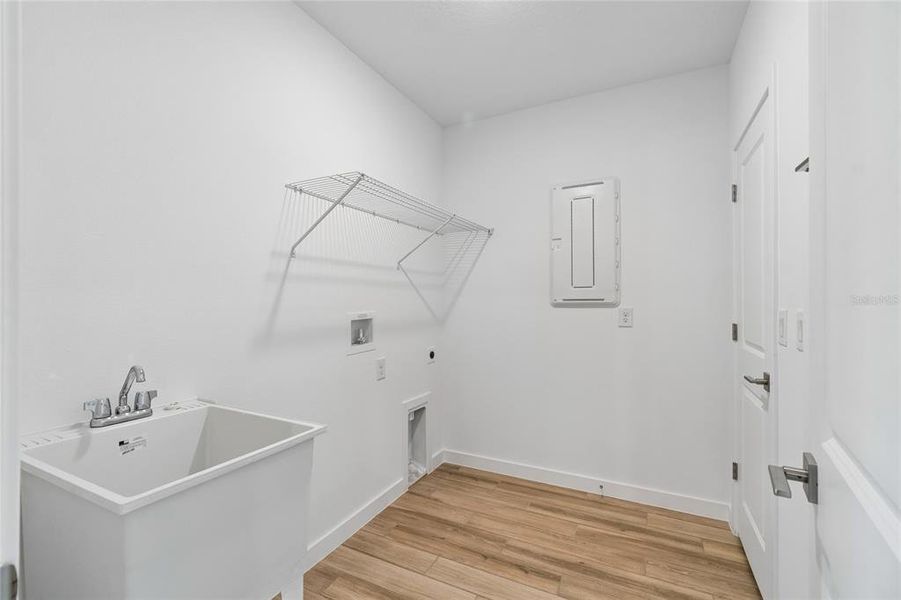 Spacious, unfurnished interior of a new home in Aspire at Glen Aire, Ocala (Image 21).