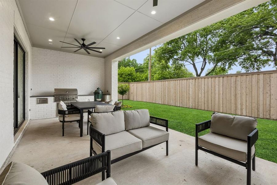 Exterior details and patio area of a home in , Dallas (Image 3).