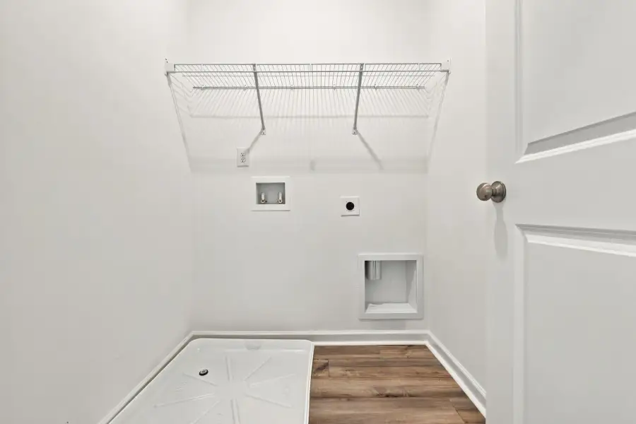 Spacious, unfurnished interior of a new home in Laurelwood Park, Gallatin (Image 23).