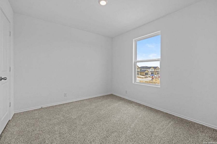 Spacious, unfurnished interior of a new home in Blue Ridge Ranch, San Antonio (Image 14).