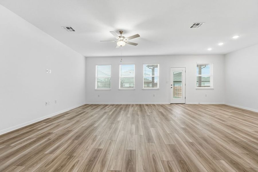 Spacious, unfurnished interior of a new home in Lisso 50s, Pflugerville (Image 11).